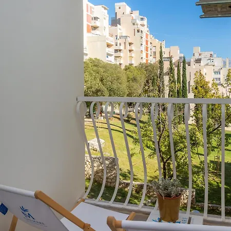 Leonela ספליט