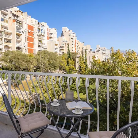 Leonela Apartment Split