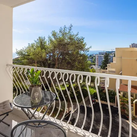 Leonela Apartment Split